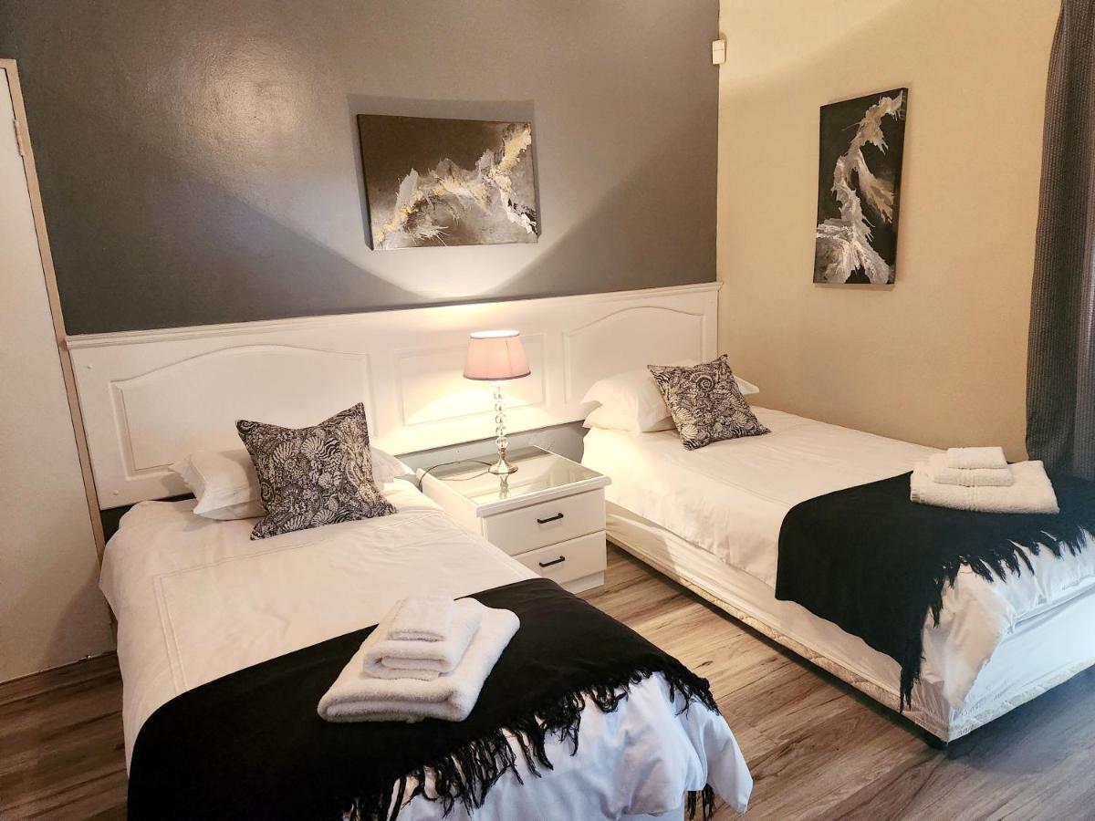 The Wooden Leg Guesthouse Kleinmond Εξωτερικό φωτογραφία